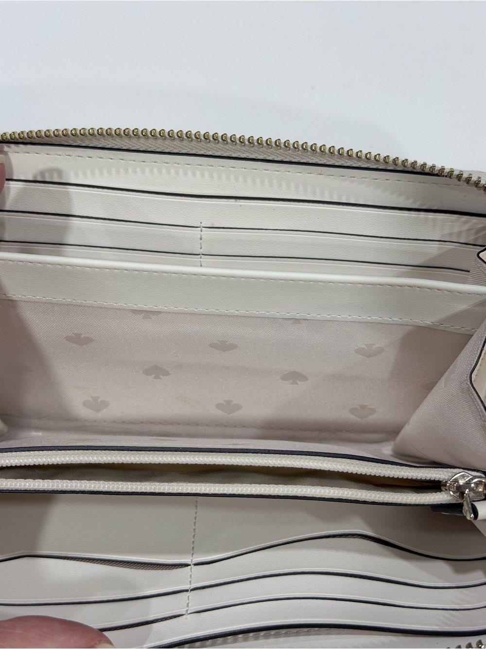 Kate Spade New York Staci Lily Blooms Large Continental Wallet. - Picture 5 of 11